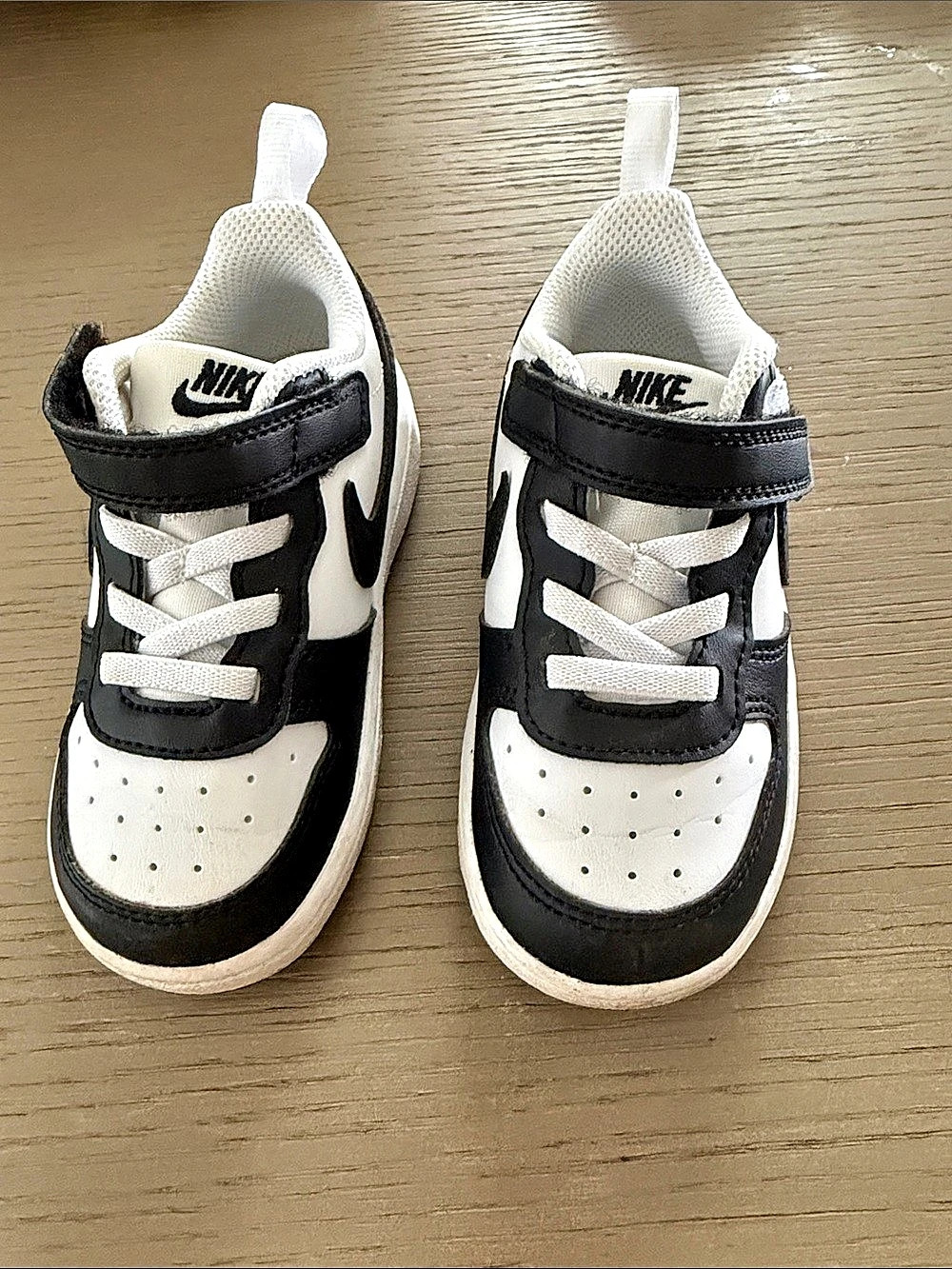 Nike Force 1 Low EasyOn Kids Black & White Sneakers Like New